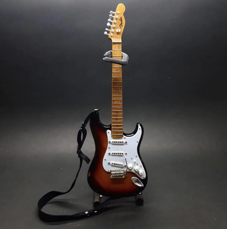 Handmade 25cm Miniature Fender Stratocaster Guitar Replica - Mahogany Wood Mini Electric Guitar Model with Adjustable Stand - Musician Gift Sunburst super