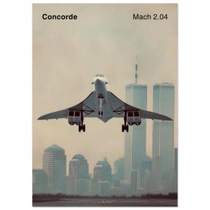 Könnte beinhalten: Ein Poster mit einem Concorde-Flugzeug im Flug mit ausgefahrenem Fahrwerk. Der Text Concorde und Mach 2.04 steht oben. Der Hintergrund zeigt eine Skyline mit zwei markanten hohen Türmen unter einem gedämpften, dunstigen Himmel.