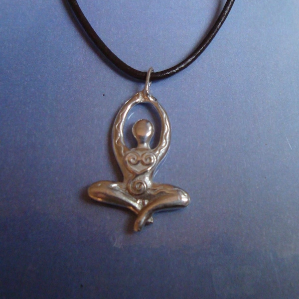 KUNDALINI Pendentif en argent 925 Bijou Hindou bouddhiste Symbole Amulette Serpent Ascendant pour Éveiller les Chakras Collier Cordon cuir