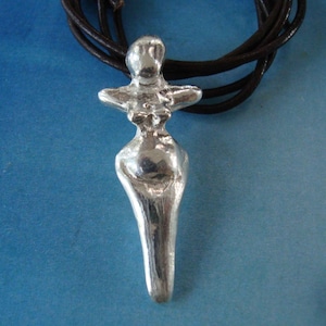 VENUS of UNTERPULLENDORF pendant Amulet for fertility,  Neolithic goddesses, charm Jewel Handmade pendant  925 sterling silver necklace