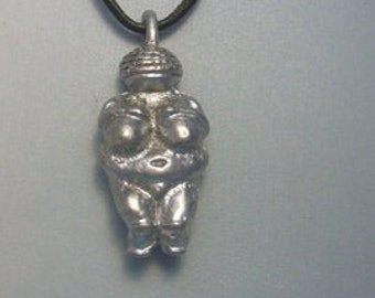 VENUS of WILLENDORF pendant fertility charm Jewel Handmade In Solid 925 sterling silver necklace of goddess Mother Amulet for fertility