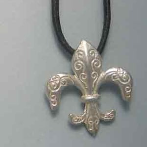 FLEUR-DE-LIS Pendant, necklace charm heraldic amulet symbol of royalty, harmony, nobility and wisdom, Handmade Jewel in sterling silver 925