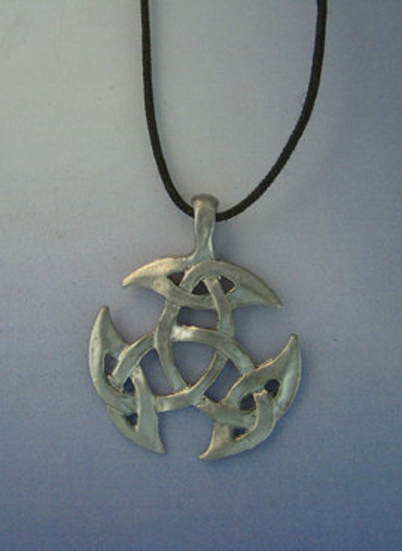 Nudo De La Trinidad Celta. Colgante. Beige De Moda, Diseño Con Runas