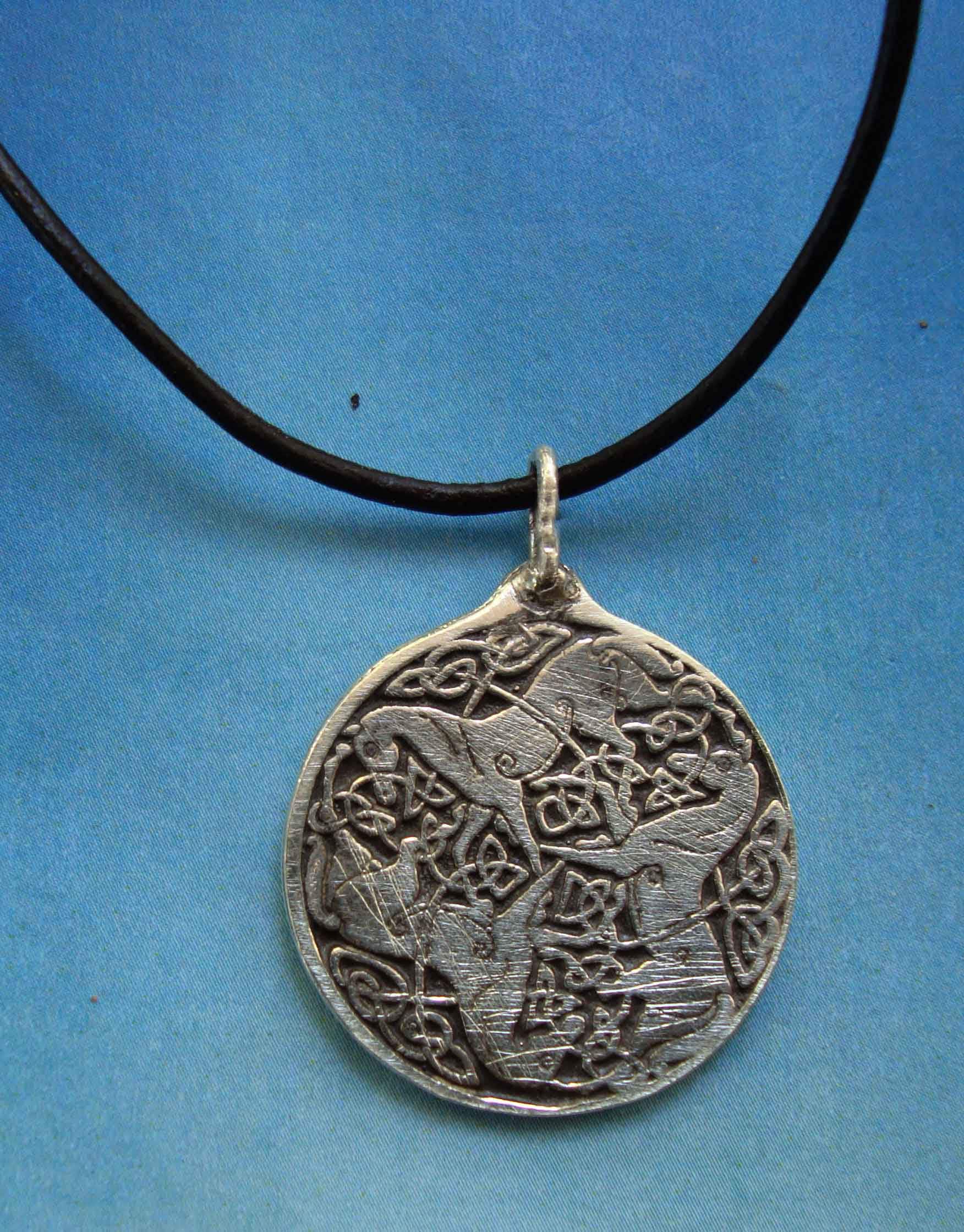 Gioiello Celtico Cavallo e Triscele - Ethnos Gioiello Celtico Cavallo e Triscele - Ethnos