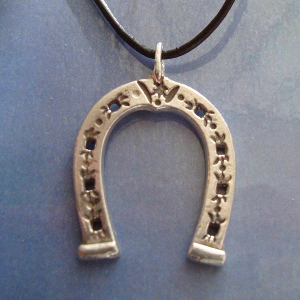 Fer à cheval symbole attraction pour la chance et talisman bon heur collier pendentif charme argent 925