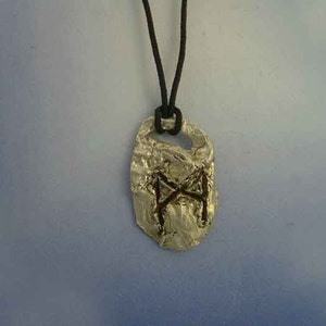 Pingente Rune Mannaz Man Madr em prata esterlina sólida 925 Viking artesanal gravado joia de prata amuleto para união amorosa com colar