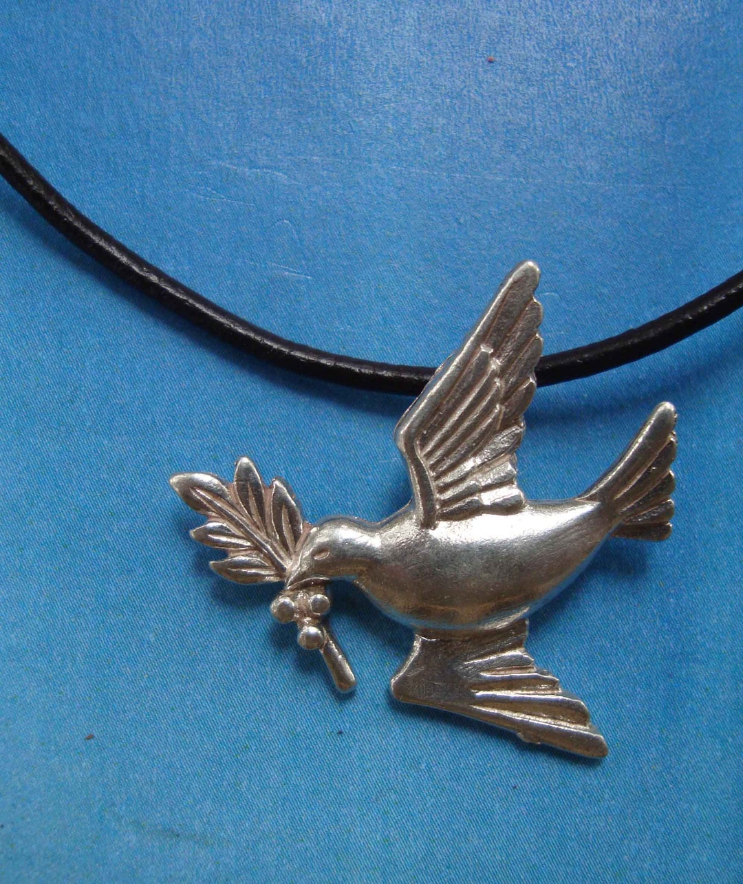 DOVE PENDANT With Olive Branch Pigeon Amulet Totem Animal Bird Symbol dove-pendant-with-olive-branch-pigeon-amulet-totem-animal-bird-symbol