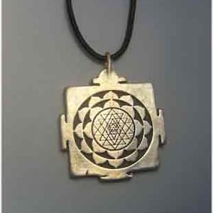 SRI YANTRA Anhänger Shri Chakra Charm Handmade Jewel in massivem 925 Sterling Silber Halskette, Amulett Symbol mystisches Diagramm von Dreiecken