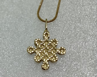 PAN CHANG Mystik Knot, chinesse amulet for good luck charm pendant, symbol of Buddhism, Jewel in gold 9k, 14k, 18k anda goldplated, necklace