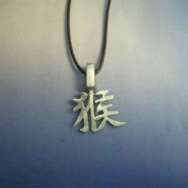 Zodiaque chinois, signe SINGE pendentif en argent 925, collier breloque astrologique Bijou artisanal Symbole lettre de l'horoscope chinois