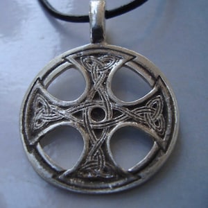 CELTIC irish CROSS Saint Columba charm amulet Pendant in  Sterling silver 925 necklace Jewel Amulet of magical property of giving courage