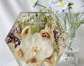 Recuerdo floral personalizado de resina – Conservación de flores en memoria de boda, forma hexagonal