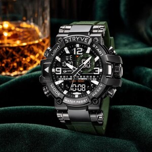 Pode incluir: Um robusto rel&oacute;gio de pulso anal&oacute;gico-digital com bisel preto e bracelete de silicone verde-azeitona. O mostrador apresenta a marca STRYVE, grandes algarismos brancos, v&aacute;rios submostradores e bot&otilde;es com as etiquetas LIGHT, START, MODE e RESET.