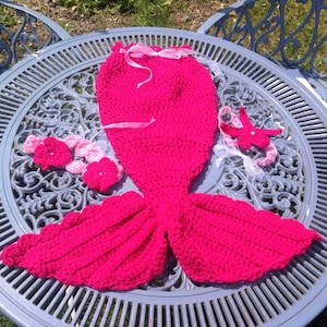 Crochet Baby Mermaid Outfit, Mermaid Tail, Crochet Baby Photo Prop. Baby Shower Gift for Girls. Newborn to 2 years.