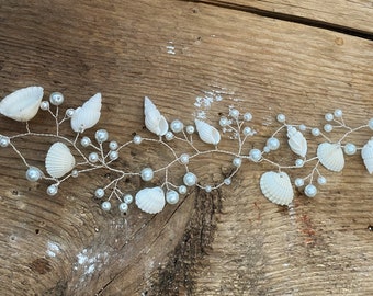 Vite per capelli da sposa con conchiglia del mare bianco / Corona nuziale sulla spiaggia /Accessorio per capelli da sposa Boho / Regalo da damigella d'onore / Corona di capelli conchiglia