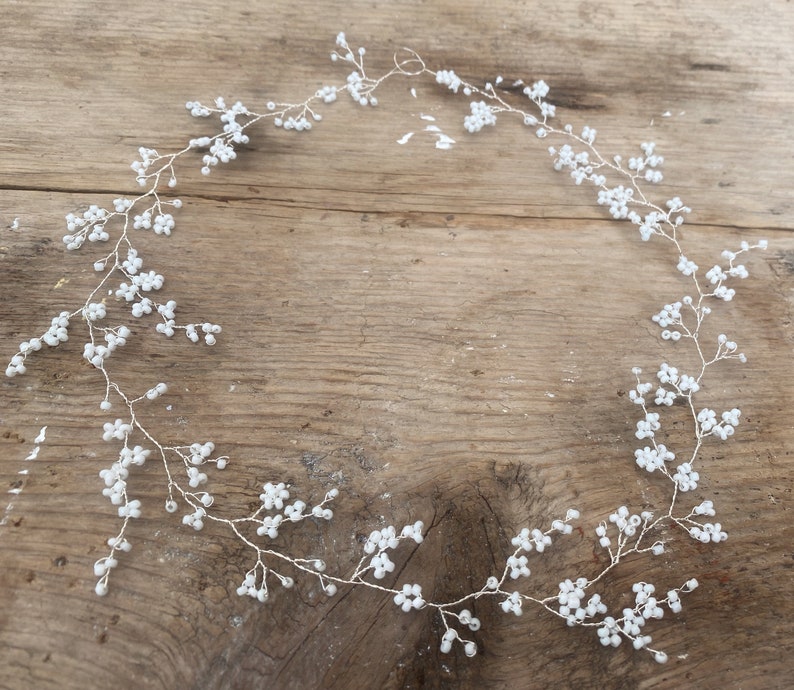 Simple and dainty White hair vine Minimalist Wedding Hair piece Bridal Hair Accessory floral Bridal Wreath Silver gypsophila crown zdjęcie 4