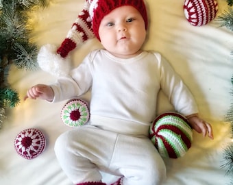 Crochet Baby Christmas bobble hat and booties set, photo prop, elf cap, babies first Christmas gift