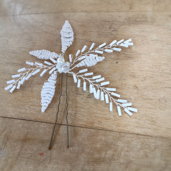Wedding hair pin, fern leaf, brides hairpiece, bridesmaids, flowergirl, prom, holy communion, silver wire beads. Set of 1/3/5 or 10 White