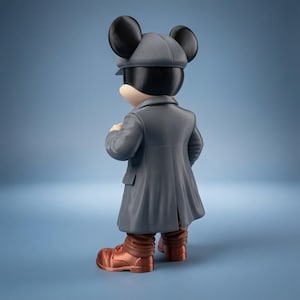 Cigar and waistcoat detail of the gangster cartoon mouse collectible