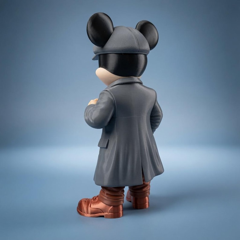 Cigar and waistcoat detail of the gangster cartoon mouse collectible