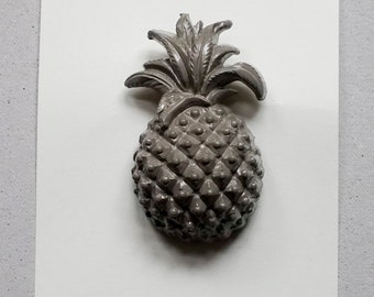 Pineapple Brooch Grey