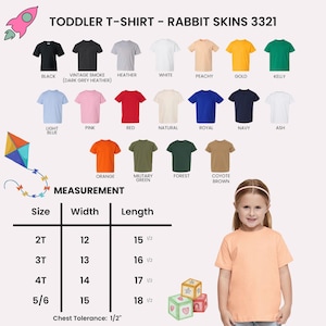 Op de afbeelding: Een kleurenkaart voor Rabbit Skins 3321 peuter-t-shirts met 17 effen kleuropties, waaronder zwart, vintage smoke, heather, wit, perzik, goud, kellygroen, lichtblauw, roze, rood, naturel, koningsblauw, marineblauw, as, oranje, militair groen, bosgroen en coyotebruin.