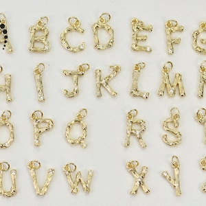 Charme de latão com 26 letras, pingente de letra de A a Z, amuletos de letras adequados para pulseira, pingentes de colar, descobertas, faça você mesmo, ouro/platina/banhado a ouro rosa, 5 peças