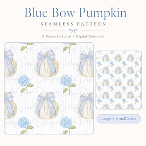 Può includere: Un motivo digitale senza cuciture intitolato Blue Bow Pumpkin con zucche bianche con fiocchi azzurri e fiori di ortensia blu su uno sfondo a righe azzurre. L'immagine mostra due scale del motivo, grande e piccola, per il download.