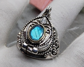 Anello vintage placcato argento con labradorite, medaglione con scomparto segreto, gioiello con compartimento nascosto