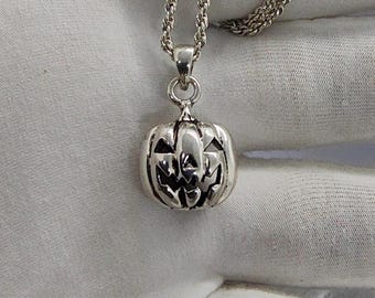 Collana con ciondolo a forma di zucca in argento sterling – Gioielli di Halloween con ciondolo a forma di medaglione