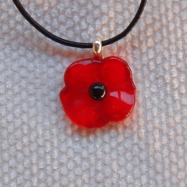 Pendentif petit coquelicot en verre fusion et argent