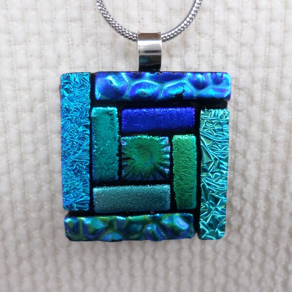 Pendentif en verre dichroique tons bleus