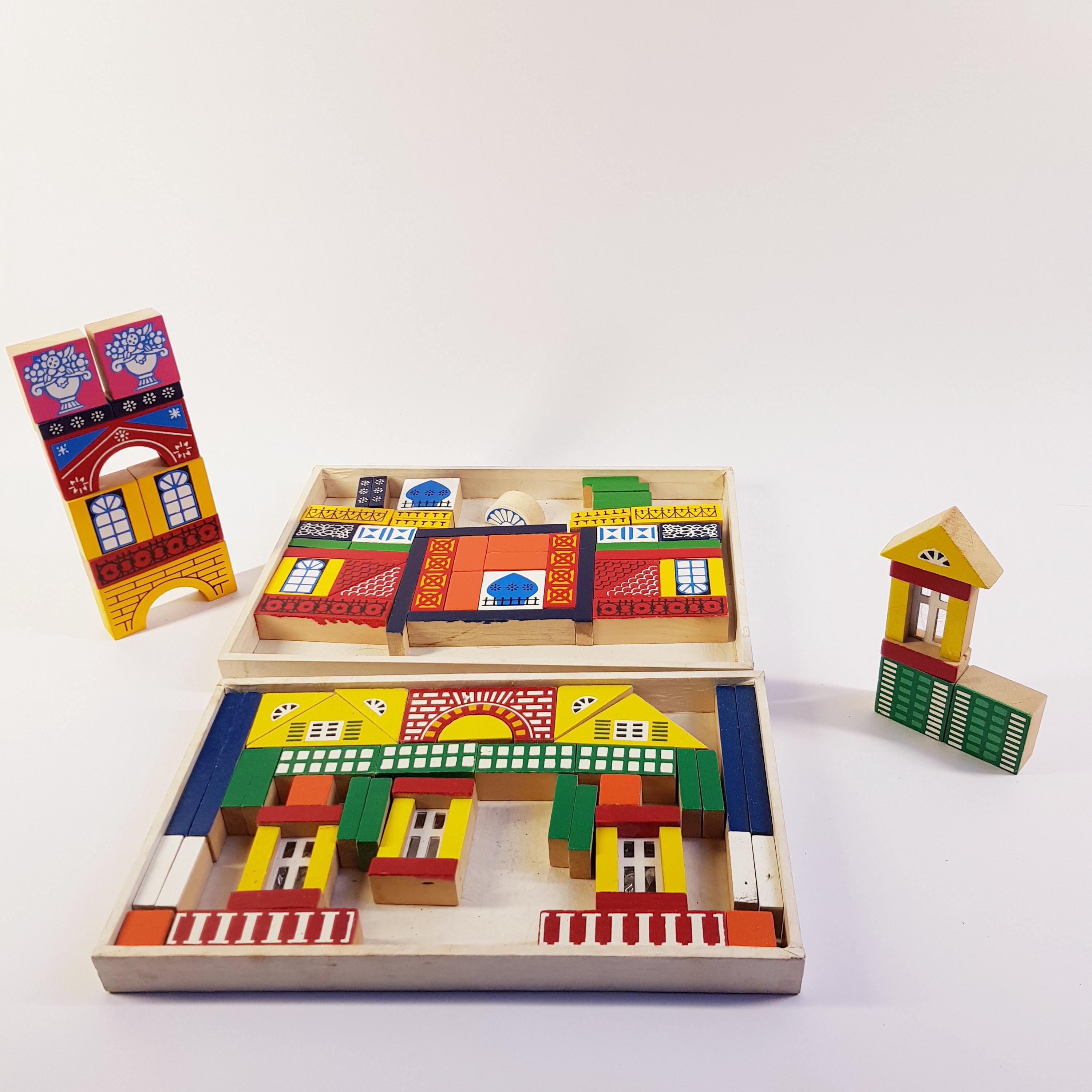 Jeu de blocs de construction en bois vintage des années 1950 – 90 pièces - France