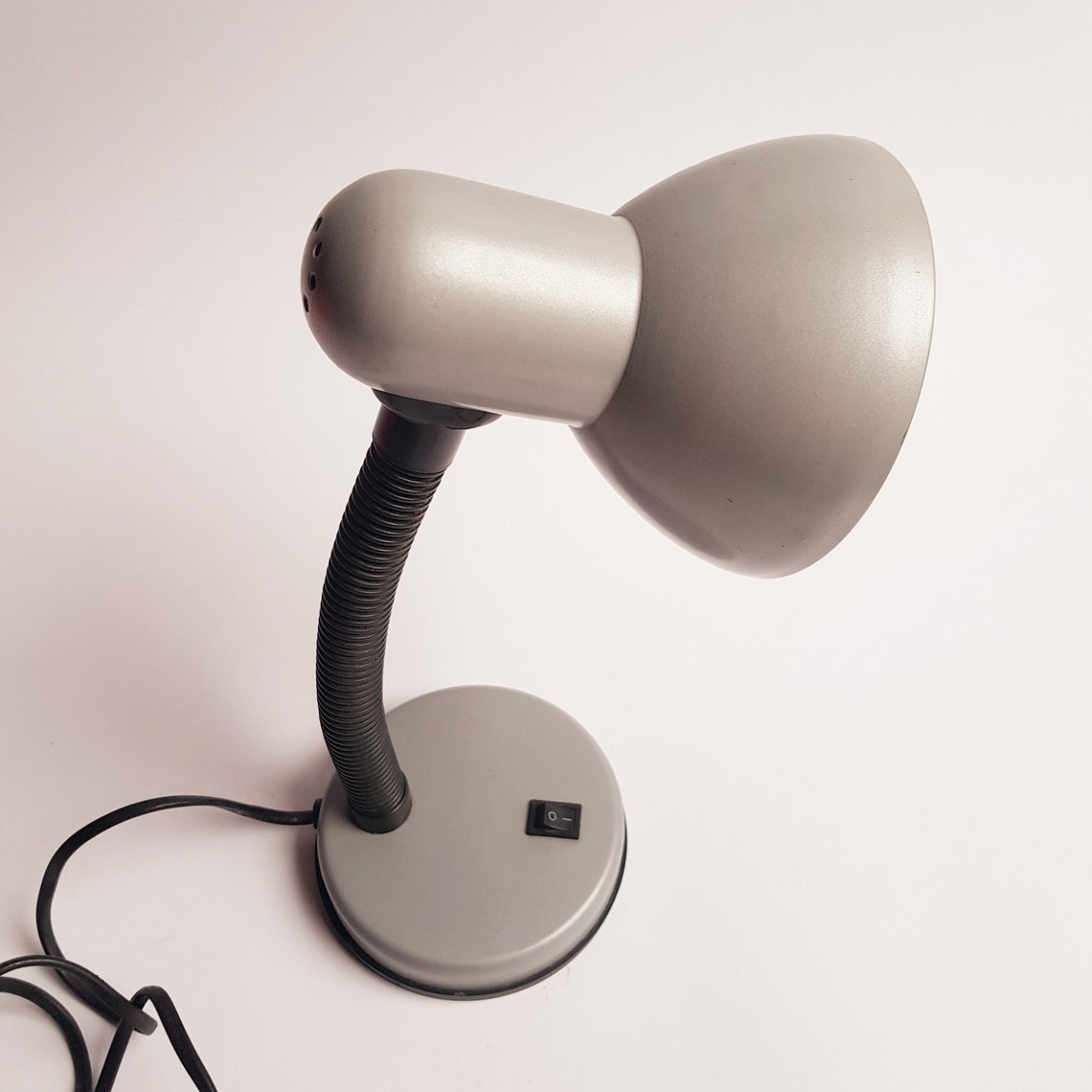 Vintage table lamp, metal light, grey, 1970s, foto 4 di 5