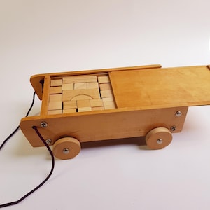 Vintage houten kar met bouwstenen, Waldorf-speelgoed, Montessori-speelgoed
