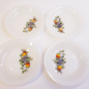 Arcopal Fruits de France dinner plates, french kitchenware, vintage milkglass