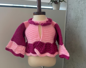 Ręcznie robiony na drutach sweterek dla malucha – bawełna organiczna, klasyczna elegancja