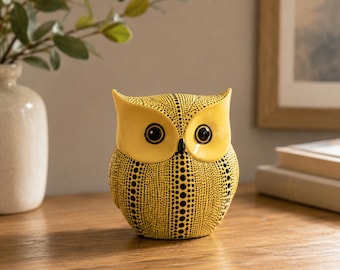 Yellow Wave Point Owl & Pumpkin Statue - Funny Polka Dot Bird Sculpture, Creative Autumn Animal Figurine for Desktop and Room Decor