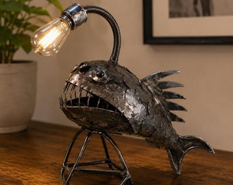 Retro Angler Fish Table Lamp - Artistic Flexible Night Light, Vintage Metal Work Desktop Lamp for Home, Bar, Cafe & Art Decor