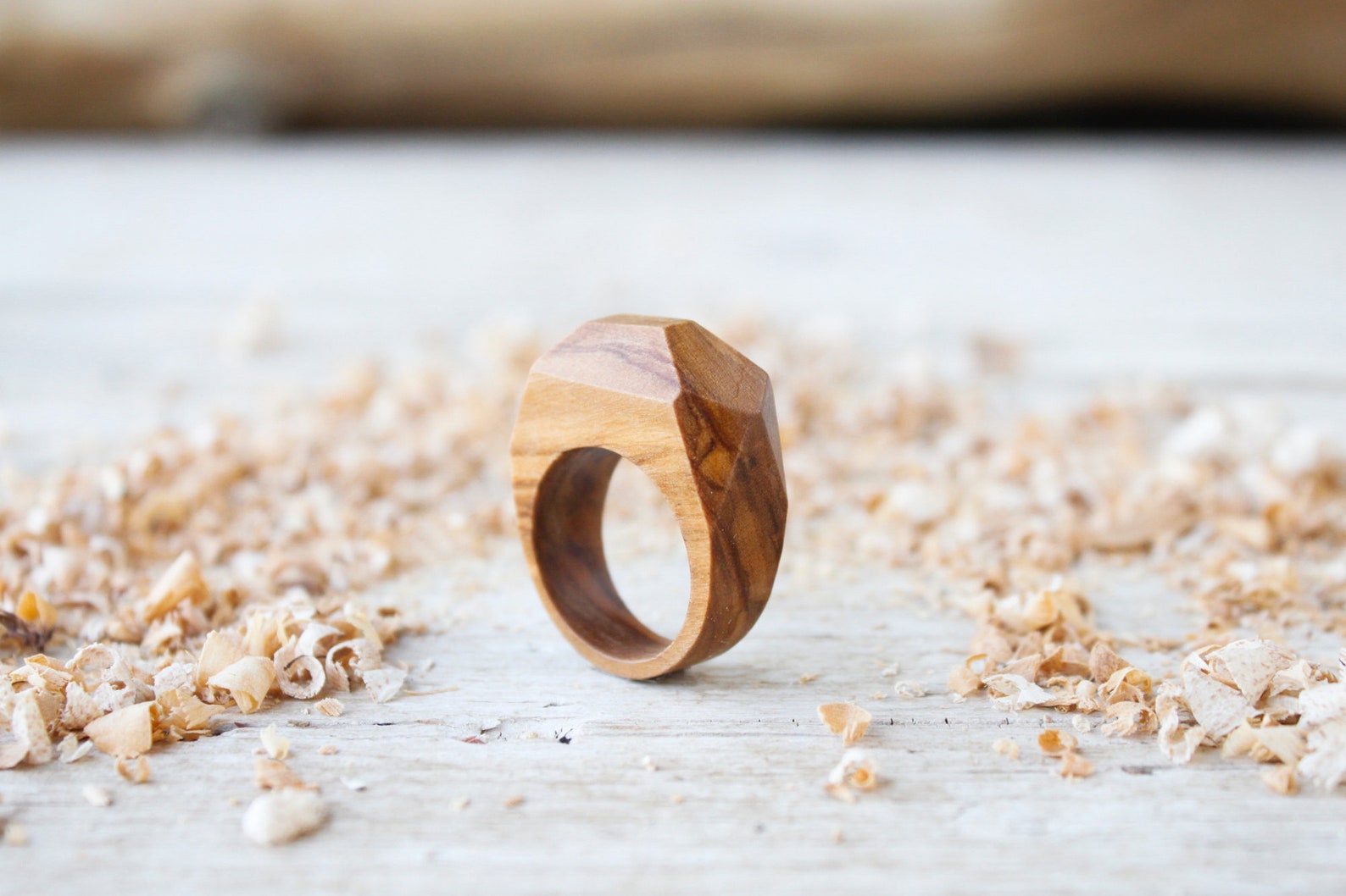 Anello artigianale in legno naturale di ulivo per uomo e donna, anello