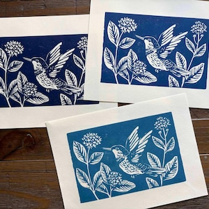SECONDS Kolibri Linoldruck Originaldruck, kleine Wandkunst Druck, Geschenk für Vogelliebhaber