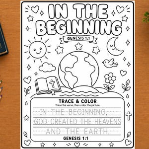 Puede incluir: Una página para colorear en blanco y negro con el texto IN THE BEGINNING y GENESIS 1:1, ilustrada con el sol, la luna, la tierra, un pájaro, una flor y una Biblia abierta. La sección inferior incluye texto con puntos para repasar.