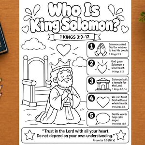 Peut inclure: Une page de coloriage imprimable en noir et blanc intitulée Who Is King Solomon? avec un dessin au trait d'un roi agenouillé devant un trône, cinq points éducatifs numérotés avec des icônes et le verset biblique Proverbes 3:5 en bas.