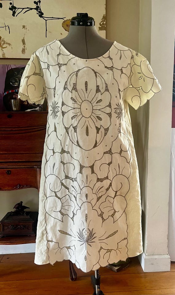 cotton cutwork dress Handmade Short Sleeve A-line — Lotus & Embroidery, Linen and flowy chiffon bridal silhouette Size:M / 38 A-Line V-Neck Cap-Sleeves Formal Maxi dress toned hardware cinches the