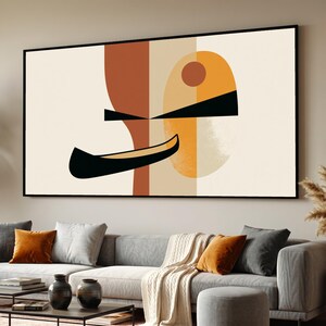 Op de afbeelding: Een groot rechthoekig wandkunstwerk met een abstracte compositie van geometrische vormen in terracotta, mosterdgeel en zwart tegen een crèmekleurige achtergrond. Het ontwerp bevat een gebogen zwarte vorm, een dichte cirkel en verticale kleurblokken.