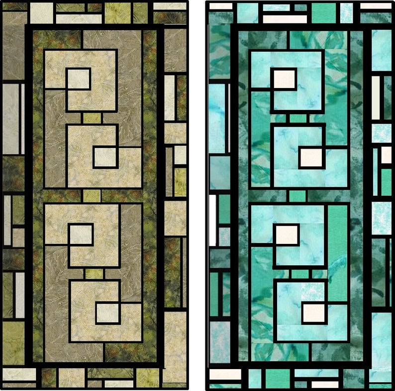 Puede incluir: Dos paneles de vitrales con dise&ntilde;os geom&eacute;tricos. El panel de la izquierda tiene un fondo verde y marr&oacute;n con un patr&oacute;n geom&eacute;trico blanco. El panel de la derecha tiene un fondo azul y verde con un patr&oacute;n geom&eacute;trico blanco.