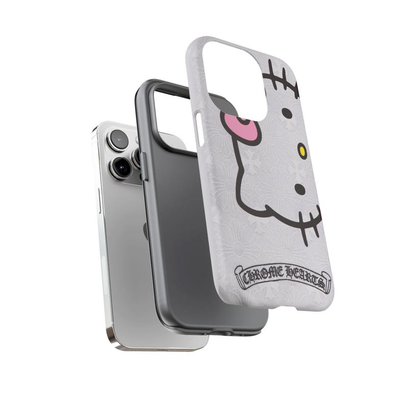 Hello Kitty x Chrome Herzen Handyhülle | Robuste iPhone Hülle, Chrome Hearts Style Bild 15