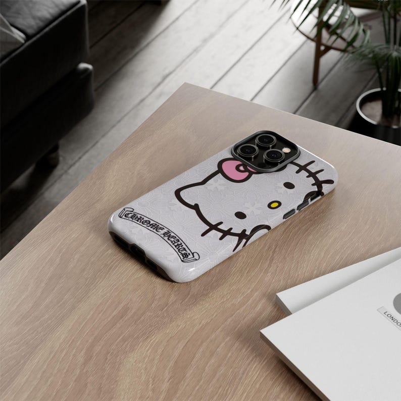 Hello Kitty x Chrome Herzen Handyhülle | Robuste iPhone Hülle, Chrome Hearts Style Bild 20