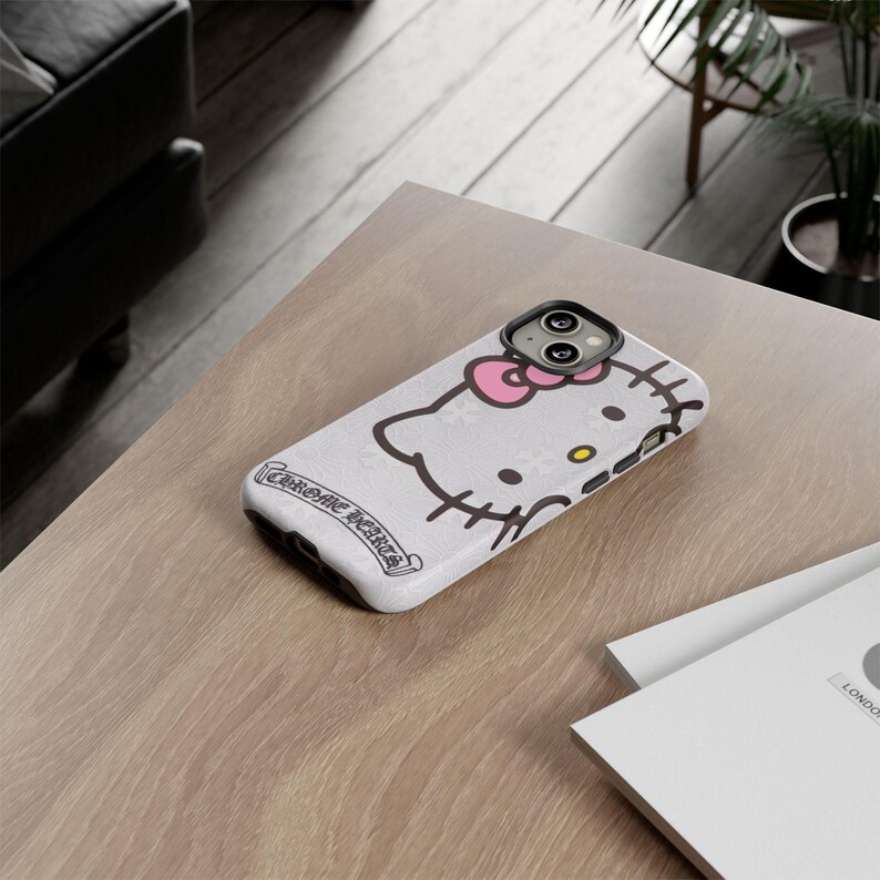 Hello Kitty x Chrome Herzen Handyhülle | Robuste iPhone Hülle, Chrome Hearts Style Bild 8