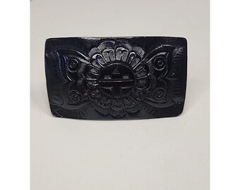 Hebilla de cinturón vintage de los años 70 de cuero negro repujado con estampado floral del suroeste, 3,25" x 2".
